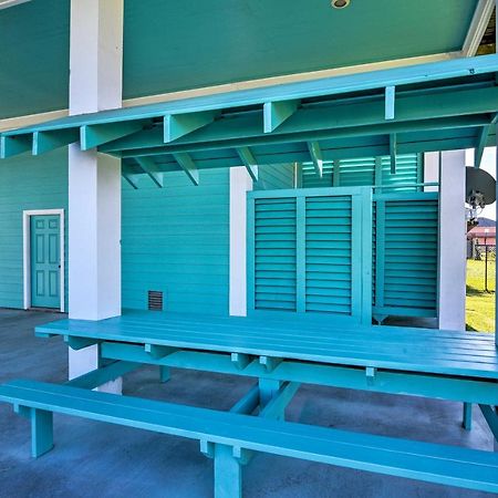 Updated Crystal Beach Retreat With Deck And Fire Pit! Bolivar Peninsula Extérieur photo